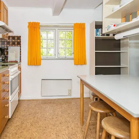 6 Person Holiday In R M Apartment *