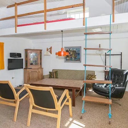 6 Person Holiday In R M